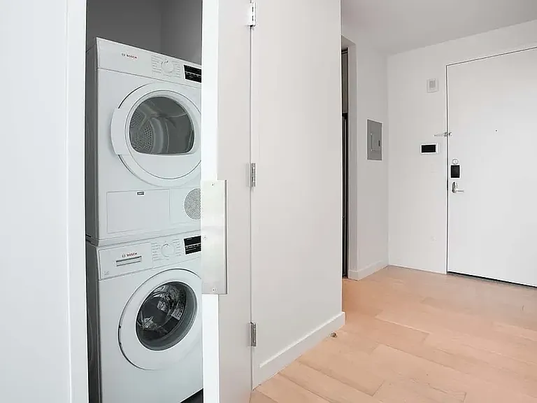 491 Keap St #8L — Photo 5