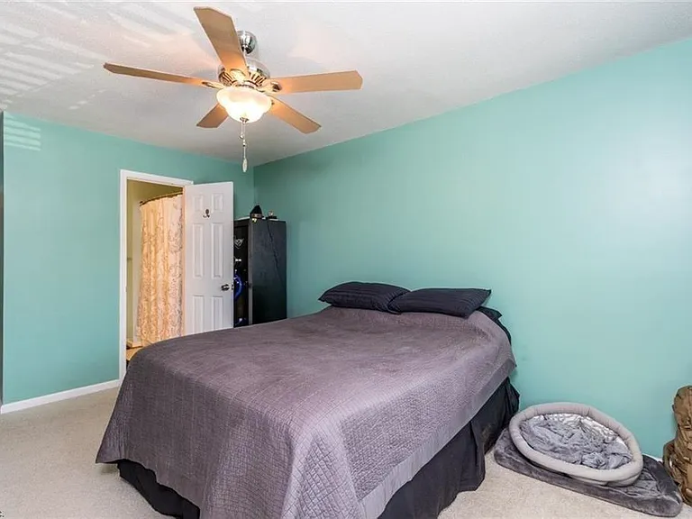 621 Barberton Dr — Photo 10