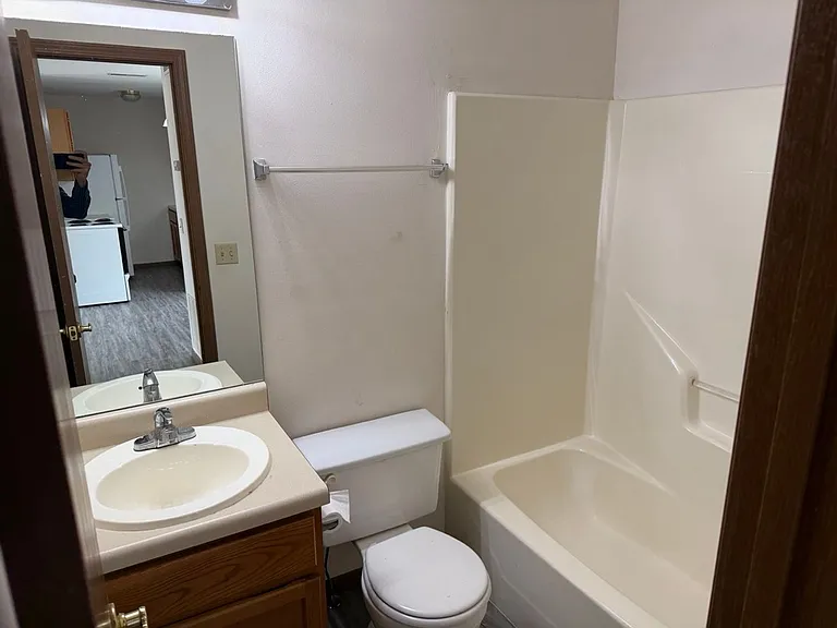 805 Clark St — Photo 9