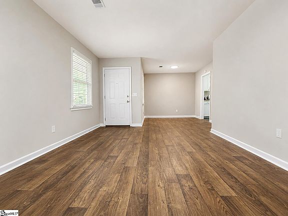 4th image of 26 Oakwood Dr