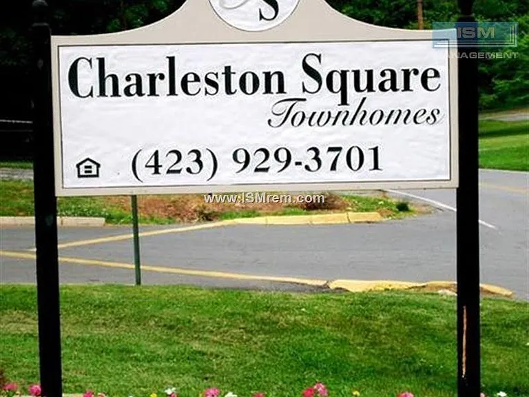 Charleston Square Townhomes — Photo 10
