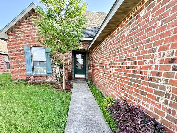 3rd image of 121 Troubadore Dr