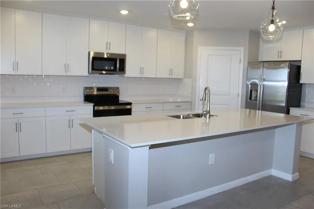 3 bed, 2.0 bath, 1741 sqft, $2,495 — Photo 2