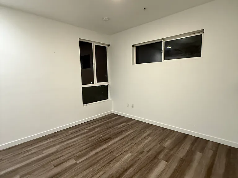 933 E Vernon Ave #8 — Photo 3