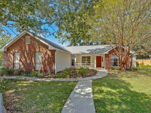 1328 Old Village Rd, Tallahassee, FL 32312