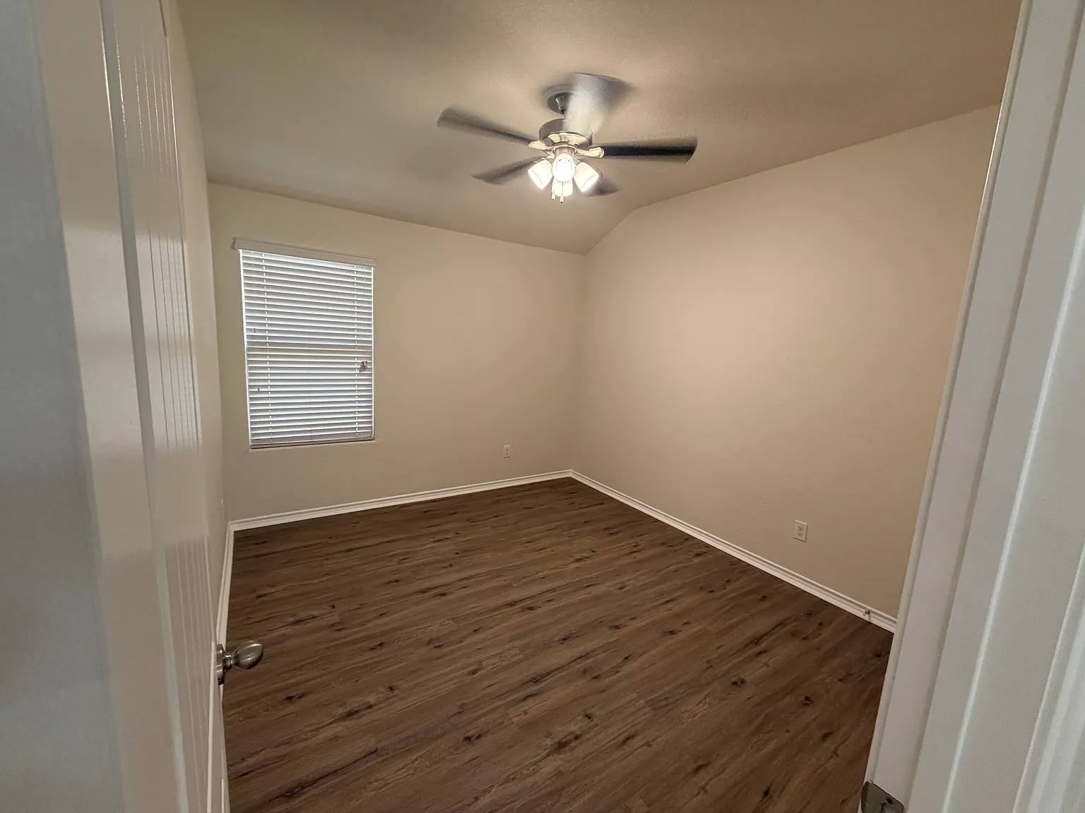 4 bed, 1752 sqft, $2,190 — Photo 2