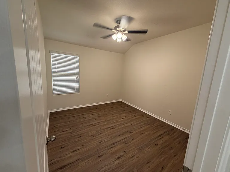 1101 Northampton St — Photo 2