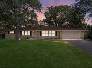 23W050 Hackberry Dr, Glen Ellyn, IL 60137