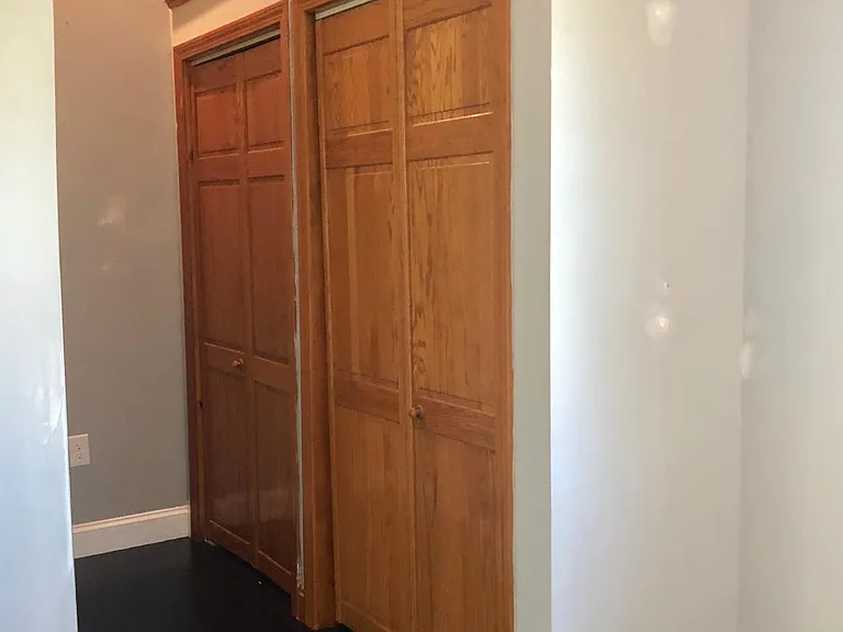 nice big closet!