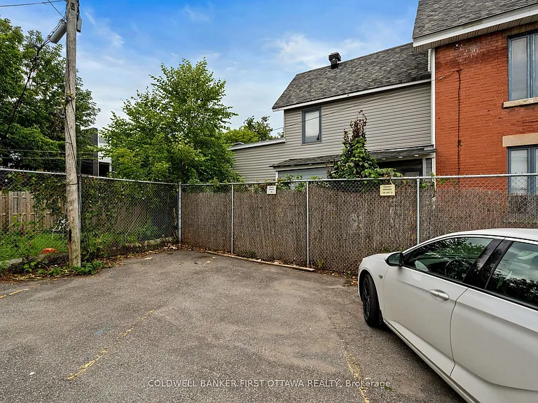 176 Rochester St — Photo 33