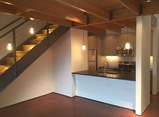 804 N Neil St #204, Champaign, IL
