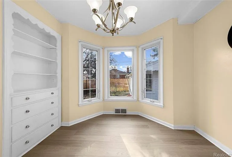 8060 Edward Ave — Photo 7