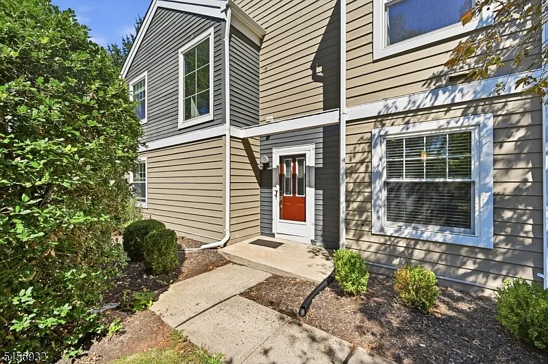 3 bed, 2.5 bath, 1528 sqft, $3,400 — Photo 2