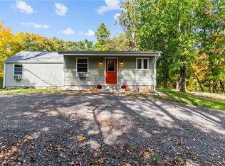 216 Pompeo Rd, North Grosvenordale, CT 06255