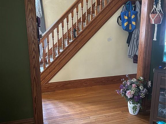 4th image of 32 Chestnut St