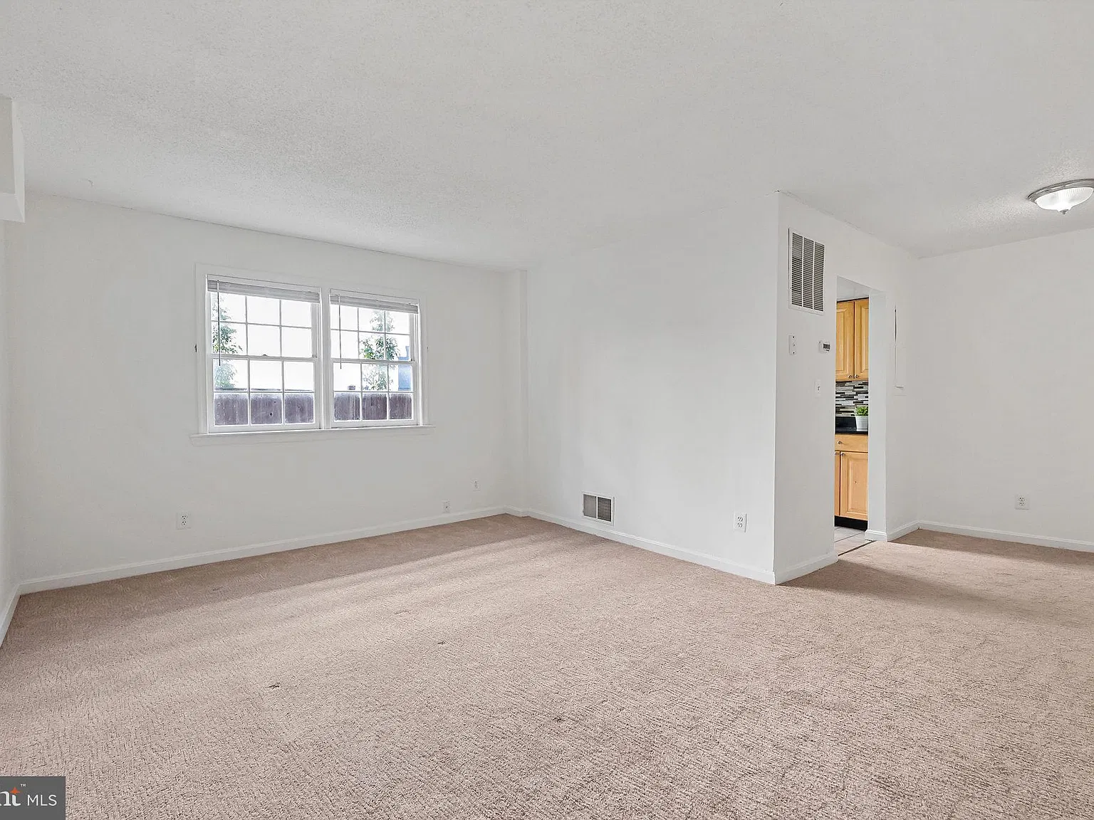 2 bed, 1.0 bath, 850 sqft, $2,300 — Photo 3
