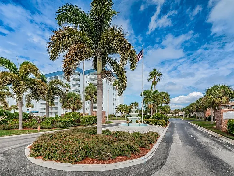 2 Causeway Blvd #208 — Photo 8
