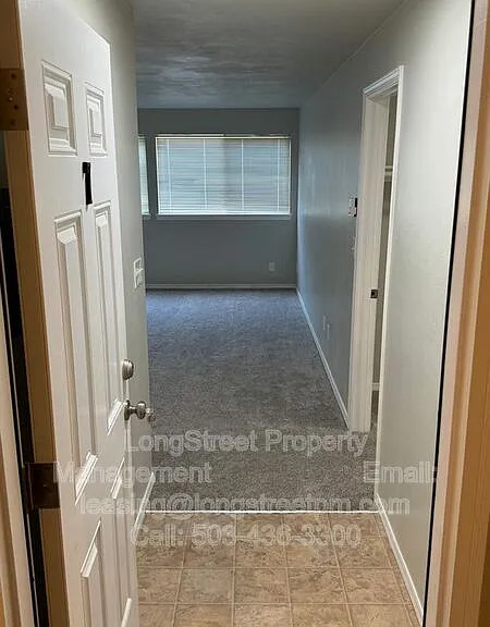 915 SW Adams Ave #7 — Photo 4