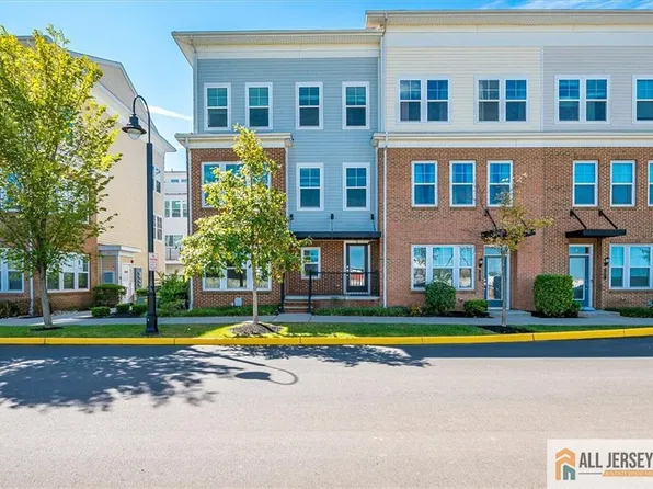 25 Green St, North Brunswick, NJ 08902