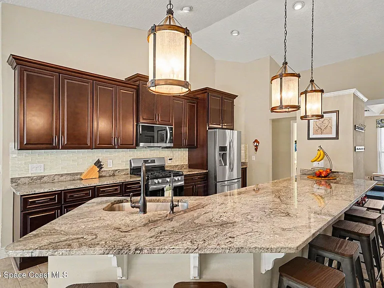 2765 Summer Brook St — Photo 4
