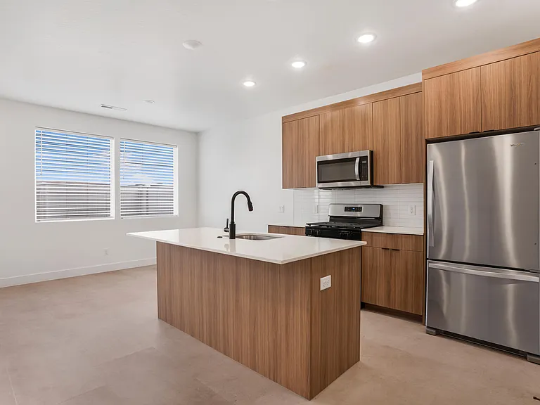 1947 250th S — Photo 2