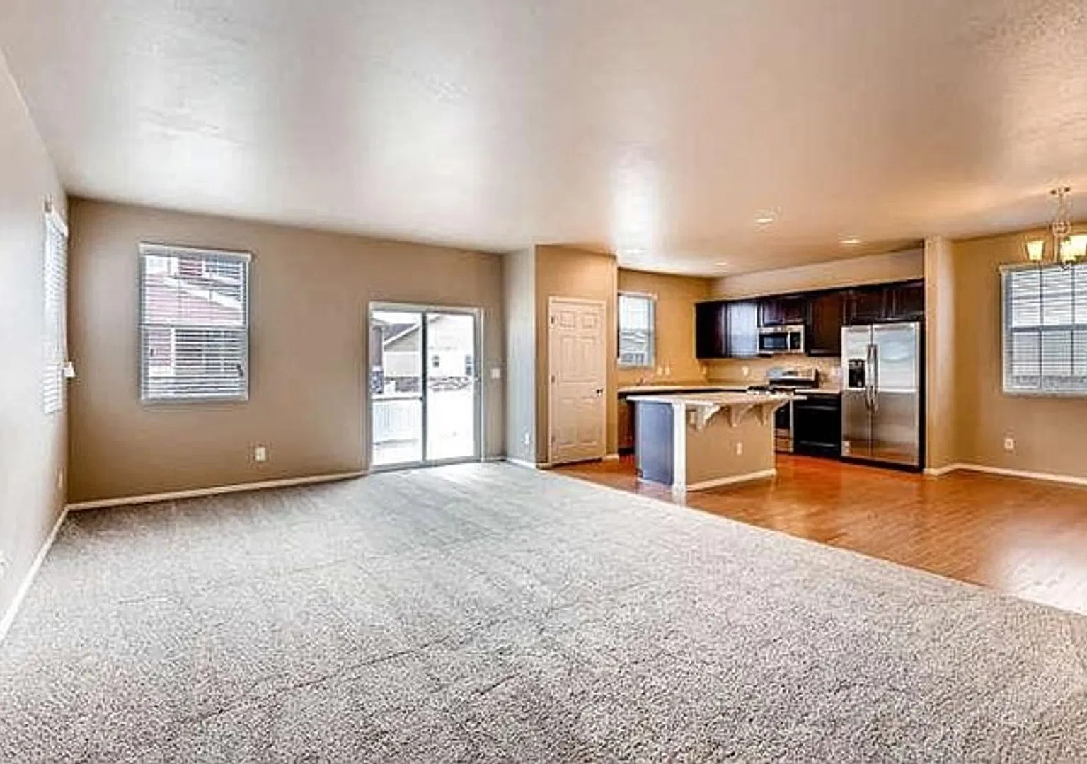 Immaculate 4 bedroom/ 3 bath house! Available November 6th! — Photo 2