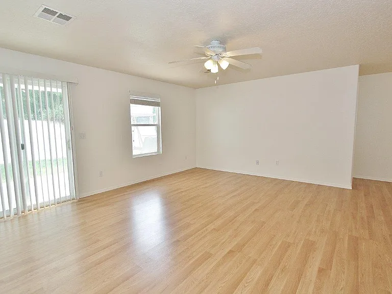 1208 N Cheshire Dr — Photo 3