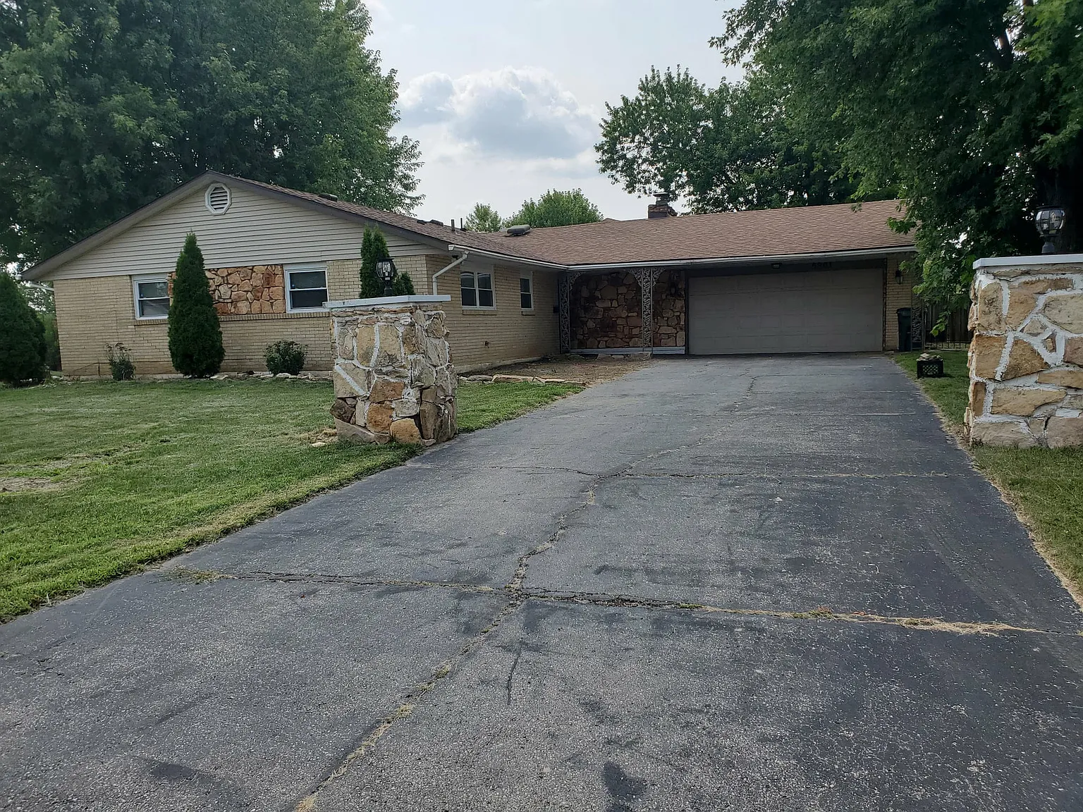 3 bed, 1970 sqft, $2,000 — Photo 1