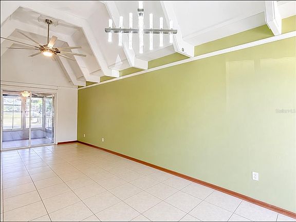 3rd image of 523 Club Cir
