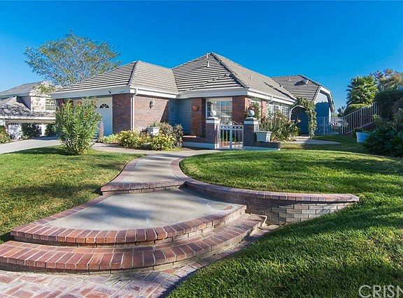 3rd image of 26025 Bellis Dr