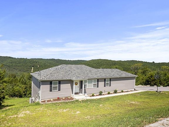 3rd image of 313 Wolf Trail Drive