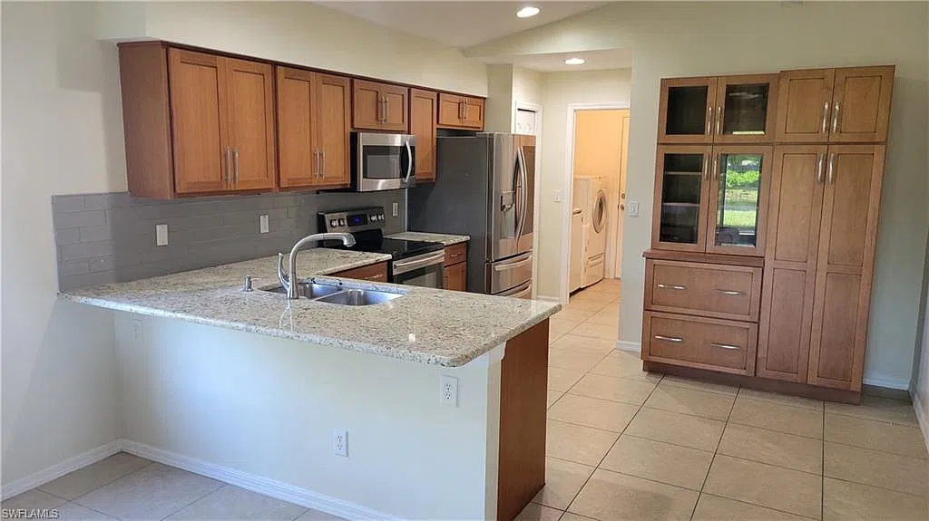 Stoneybrook — Photo 2