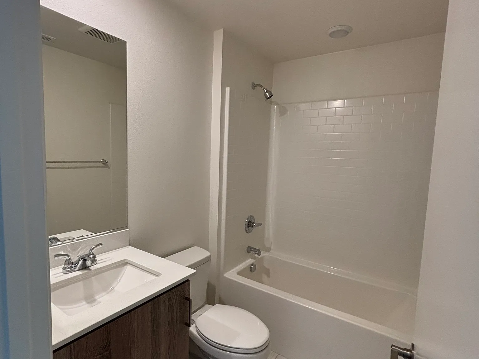 2 bed, 1083 sqft, $1,700 — Photo 2