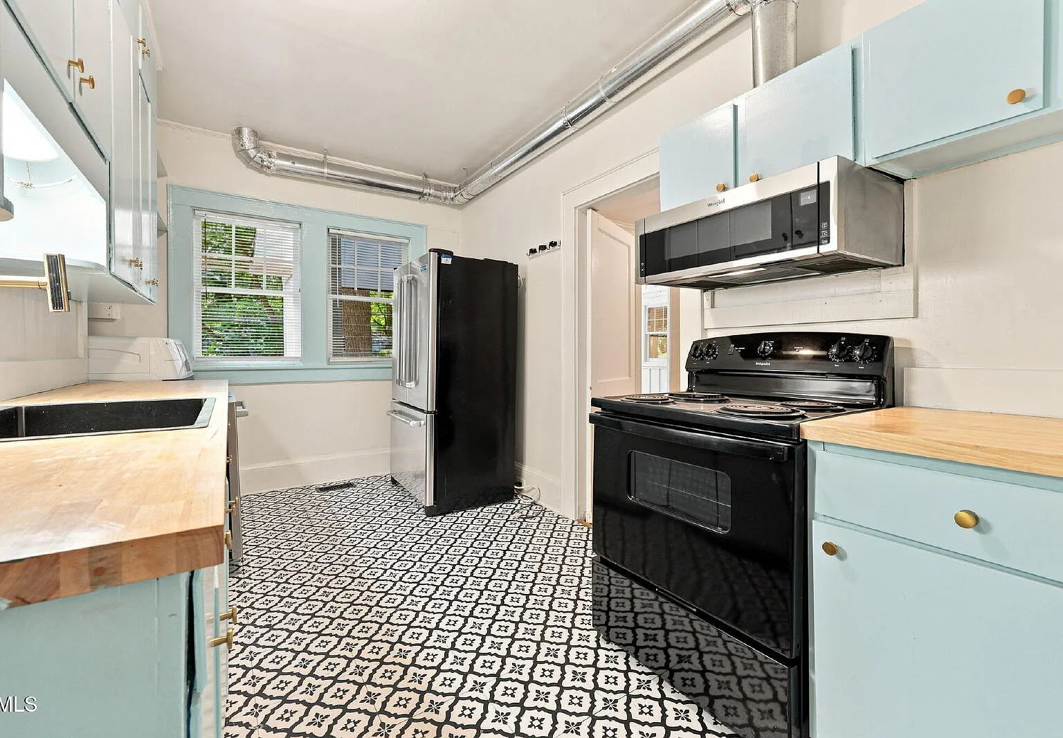 3 bed, 2.0 bath, $2,400 — Photo 1