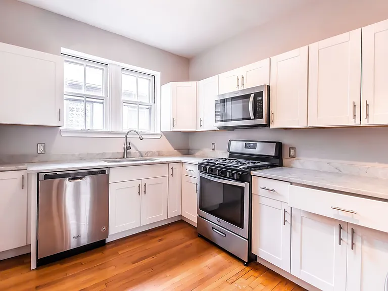 (292) 7366 Pershing — Photo 7