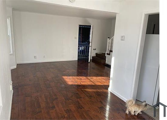 2nd image of 6474 Macarthur Blvd