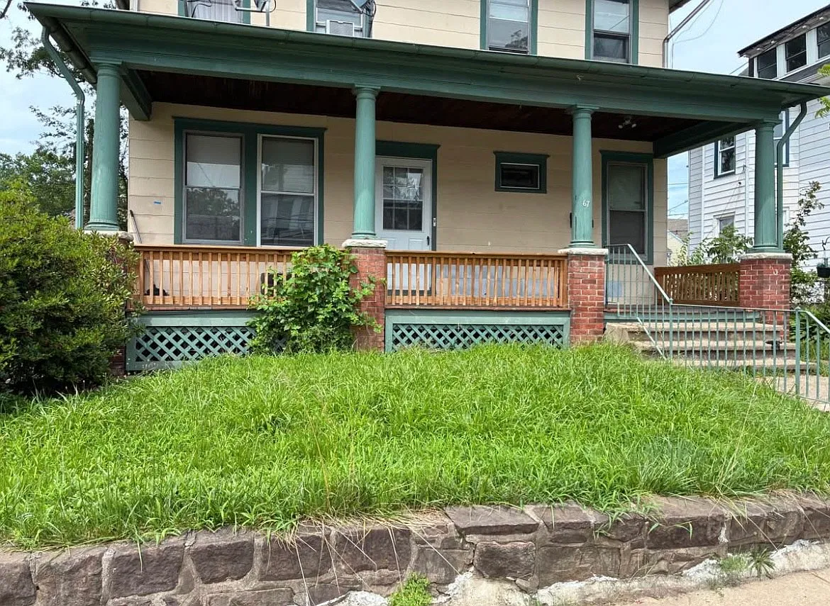 67 Oak Ln — Photo 1