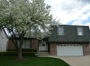 1245 John Dr, Hoffman Estates, IL 60169