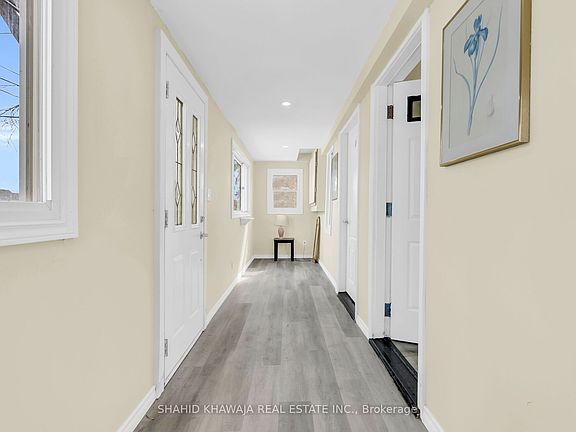 3rd image of 54 Archange St