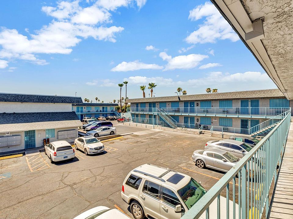 2nd image of 2540 Fremont St #103
