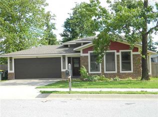 911 Peak St, Cave Springs, AR 72718