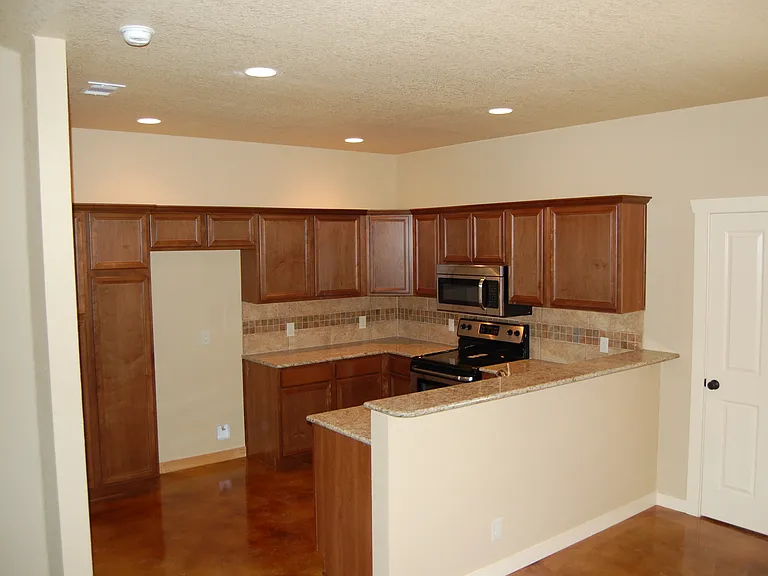 1005 Live Oak Dr — Photo 7