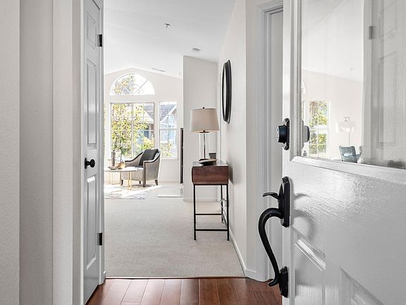 3rd image of 31 Elizabeth Way
