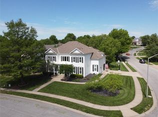 6026 N Elmwood Ct, Gladstone, MO 64119