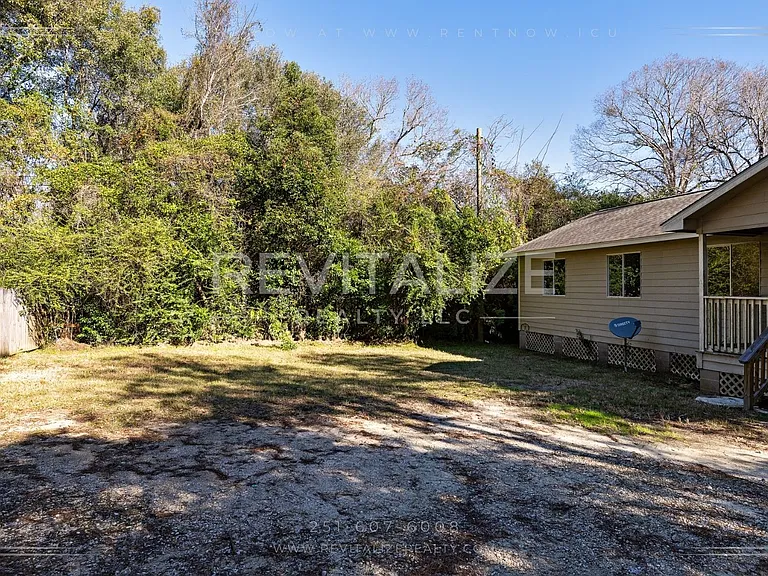 1746 Cody Rd N — Photo 29