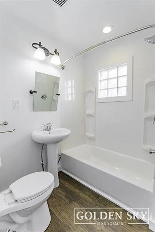3 bed, 1.0 bath, $1,200 — Photo 4