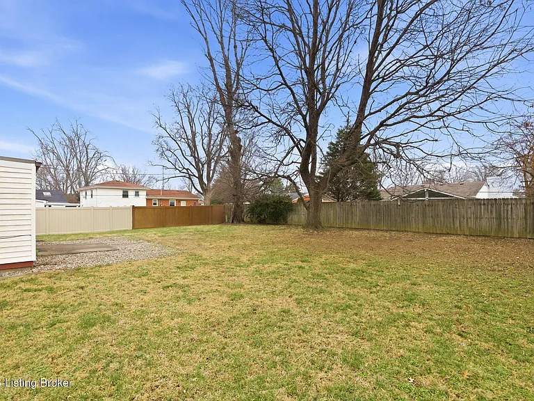 2403 Silverbrook Ave — Photo 37
