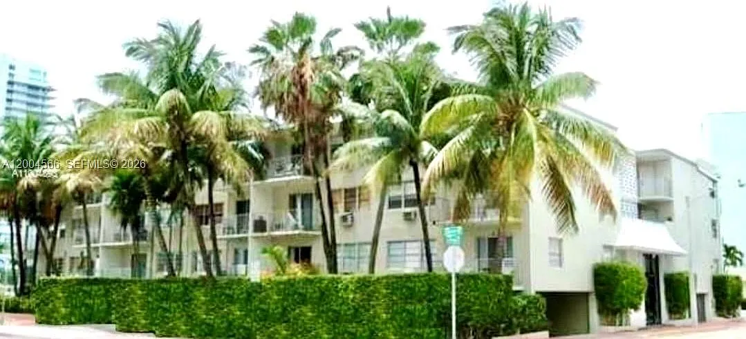 Sunshine Bay Condo — Photo 1