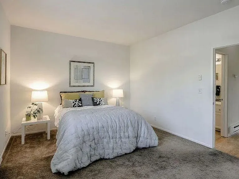 185 Lakeshore Ct — Photo 10