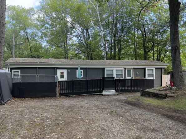 5780 Pine Dr, Caseville, MI 48725